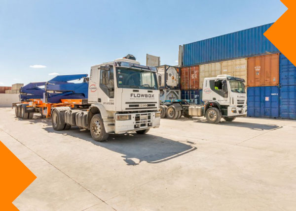 Flota de camiones para el traslado de contenedores